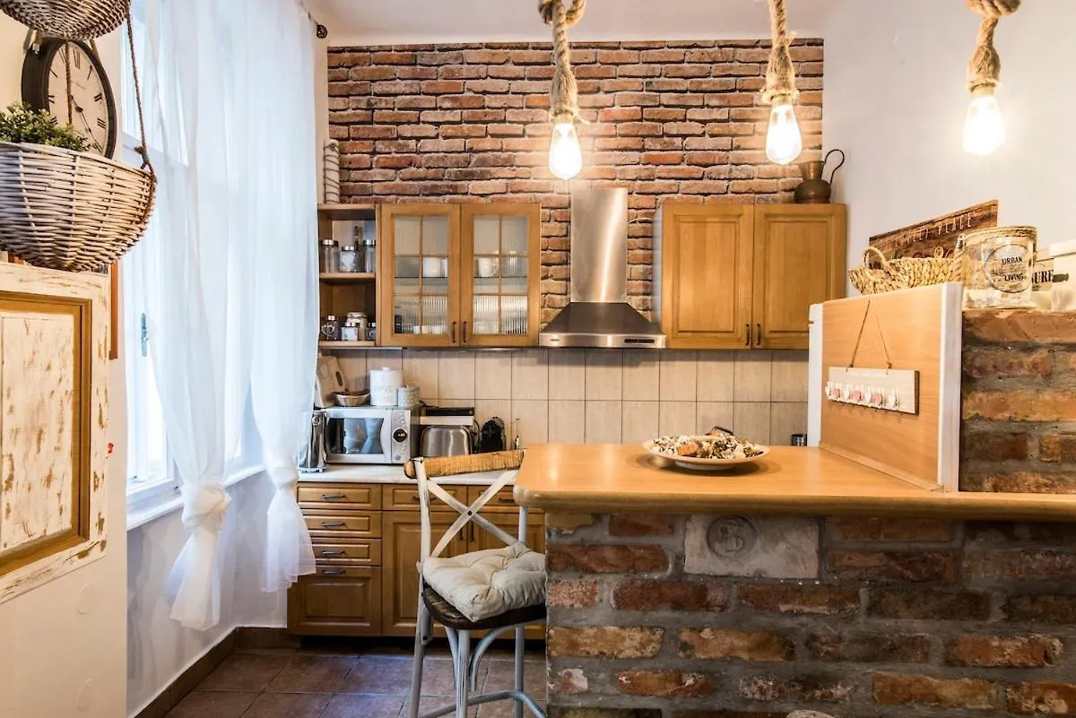 Vintage Style Flat In The Heart Of Buda بودابست 0*,  المجر