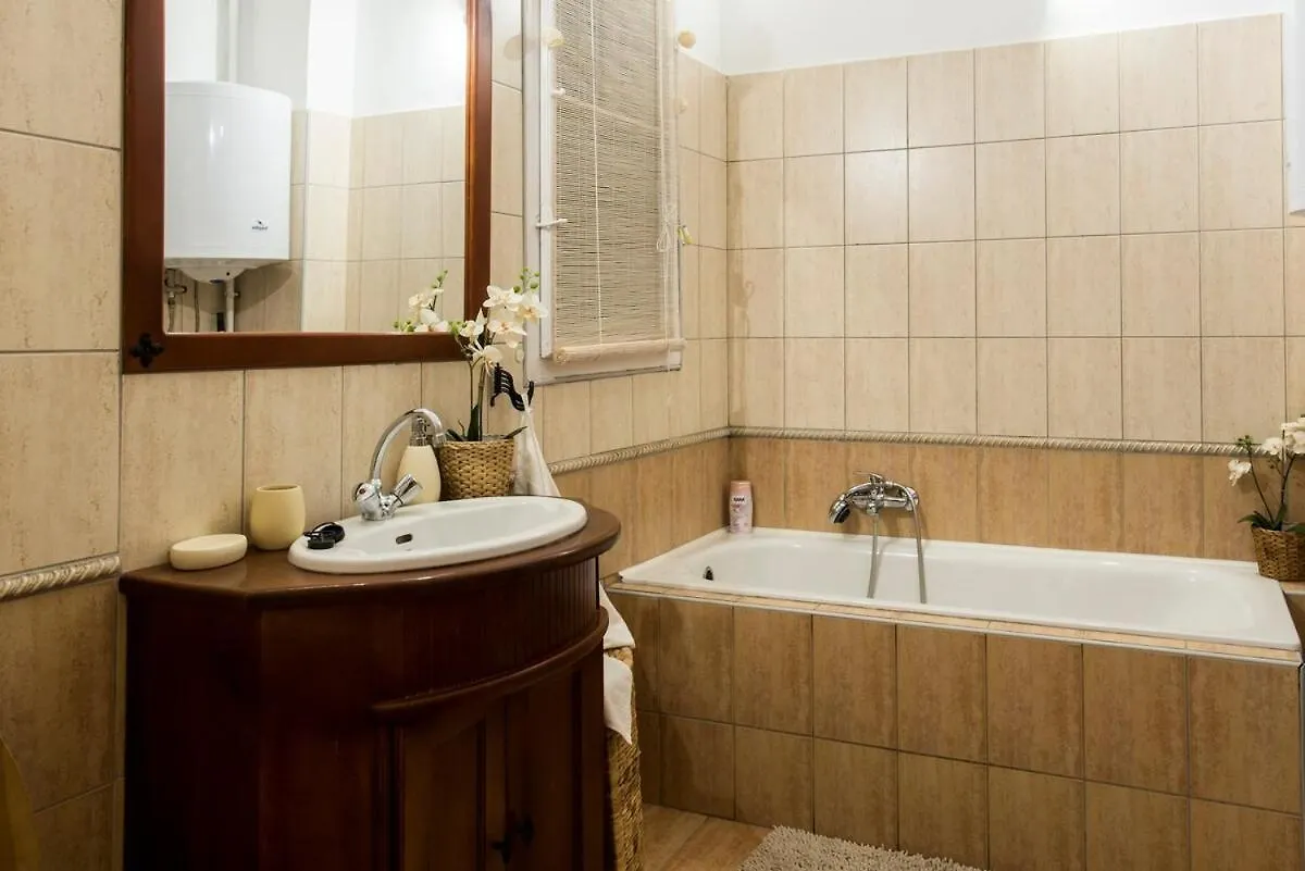 Vintage Style Flat In The Heart Of Buda بودابست شقة